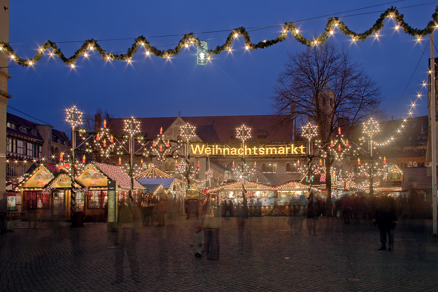 Weihnachtsmarkt Braunschweig - Quelle: https://de.wikipedia.org/wiki/Braunschweiger_Weihnachtsmarkt#/media/File:Braunschweig_Weihnachtsmarkt.jpg